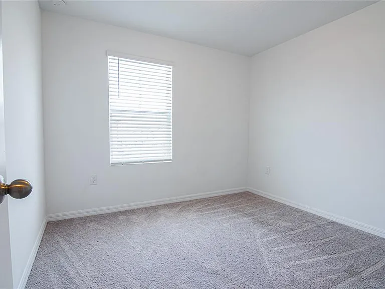 205 Mandovi St — Photo 43