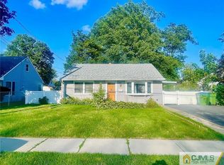 54 Idlewild Rd, Edison, NJ 08817