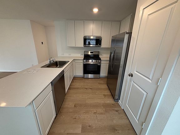 5th image of 1810 Sanderling St