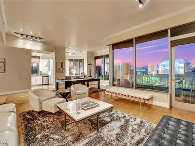 360 E Desert Inn Rd #404, Las Vegas, NV, 89120