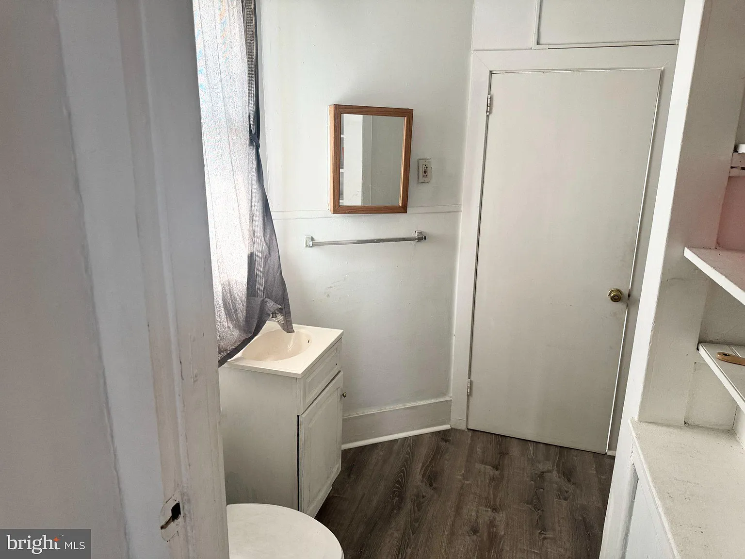 1 bed, 1.0 bath, 850 sqft, $1,000 — Photo 4