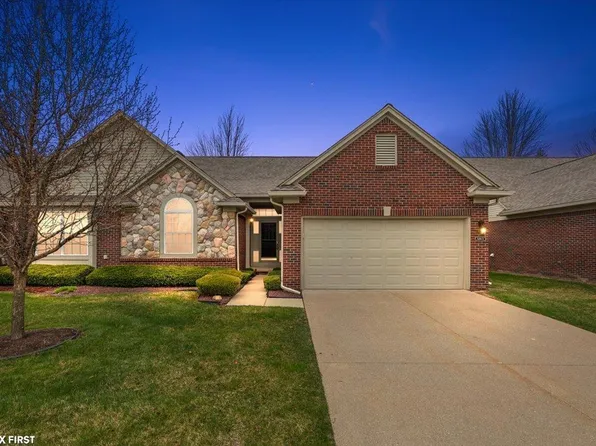 52672 Sable Dr #15, Macomb, MI 48042