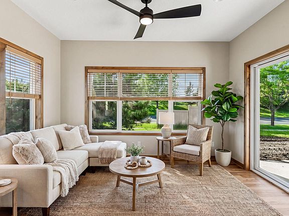 3rd image of 752 Somerwood Ln