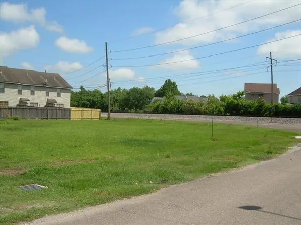 499 Carolyn Dr, Destrehan, LA 70047