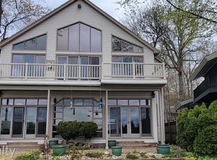2354 Baseview Dr, Pinckney, MI 48169