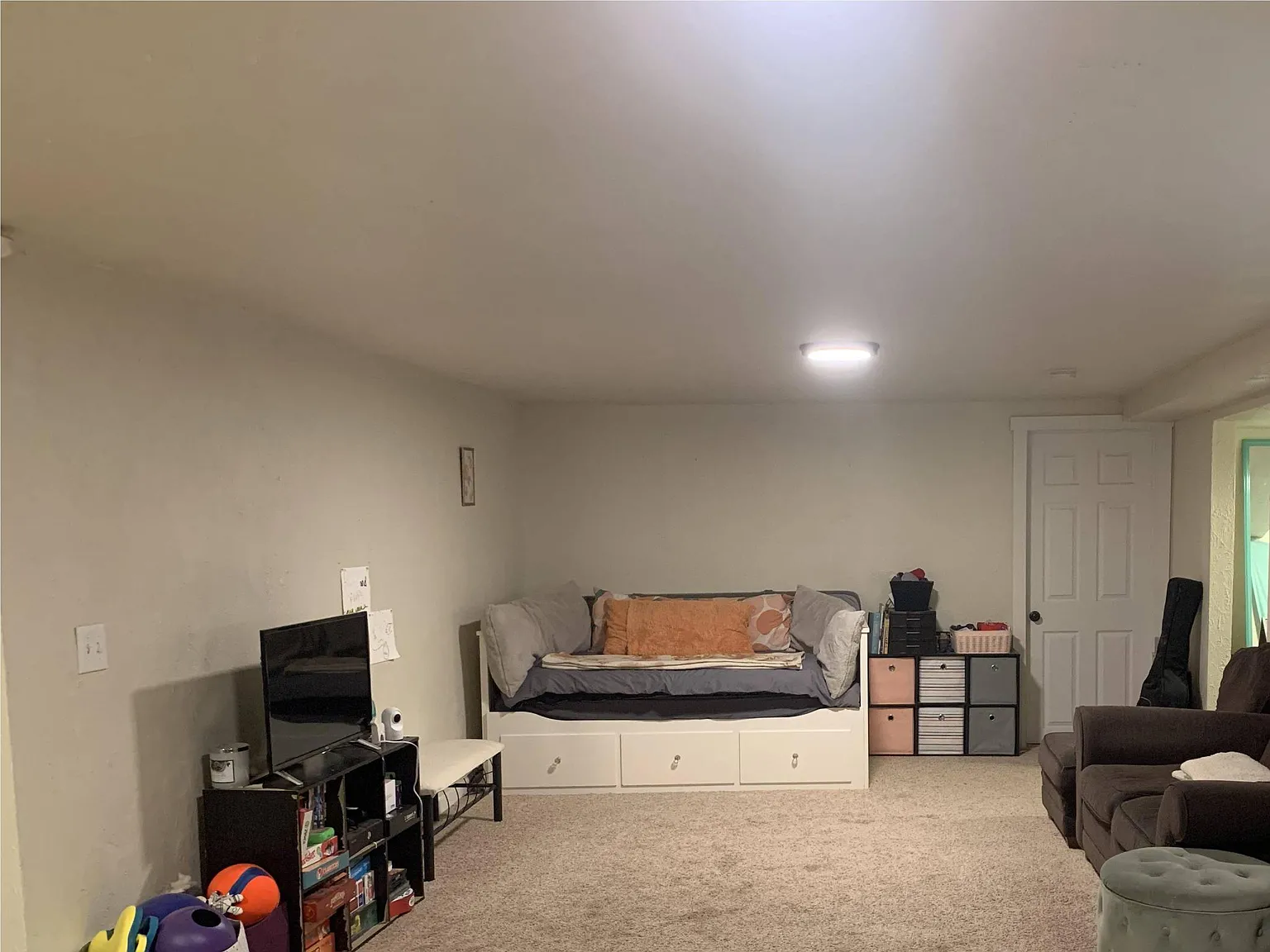 1045 Kingston St — Photo 4
