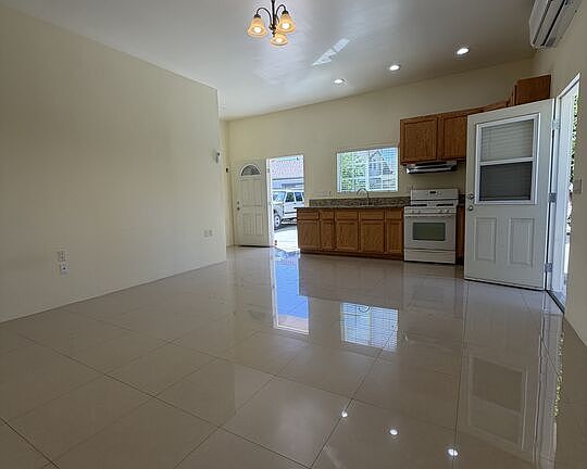 5th image of 14213 Califa St
