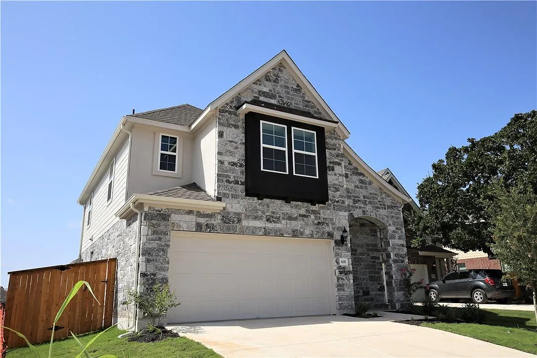4 bed, 3.5 bath, 2236 sqft, $2,400 — Photo 2