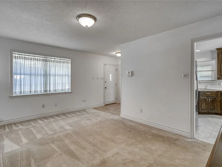 1402 Riverstone Ct — Photo 16