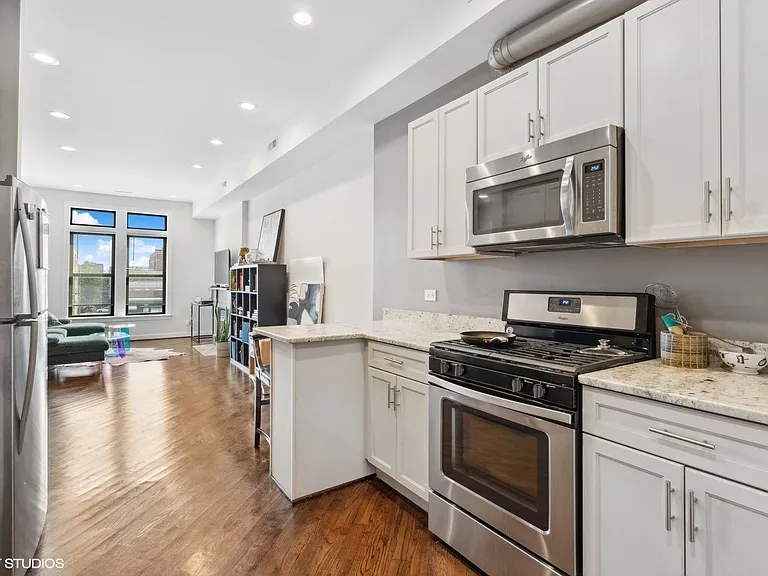 1156 W Grand Ave #301 — Photo 7