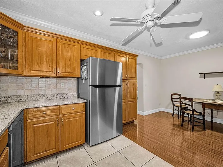 253 Park Cir S — Photo 13