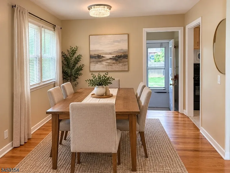 3 bed, 1.0 bath, $3,400 — Photo 3