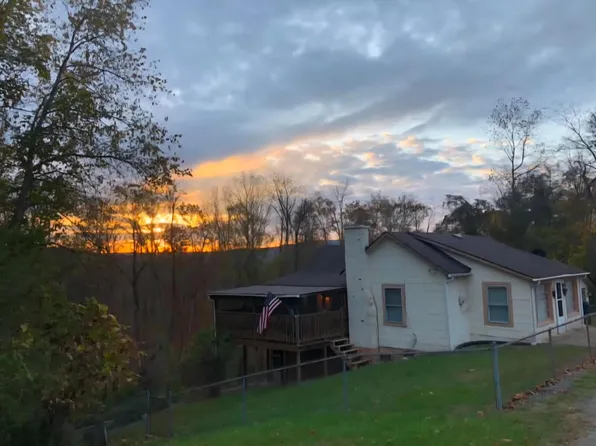 337 Red Star Hill Rd, Oak Hill, WV 25901