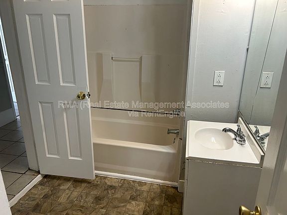 4th image of 953 E Solomon St