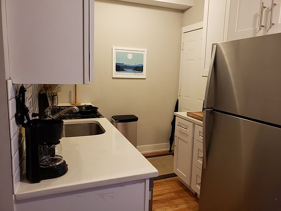 2nd image of 820 W Cuyler Ave APT 110
