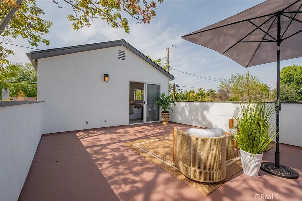 1 bed, 1.5 bath, 750 sqft, $3,200 — Photo 1