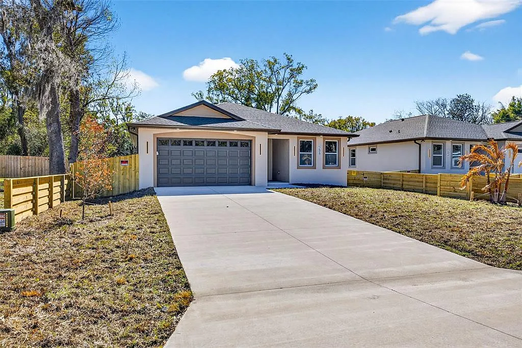 4 bed, 2.0 bath, 1874 sqft, $2,600 — Photo 4