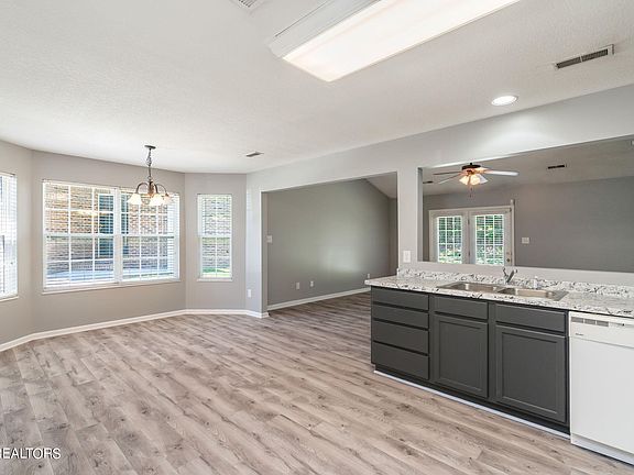 3rd image of 7042 La Christa Way
