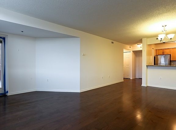 5th image of 10101 Grosvenor Pl APT 1018