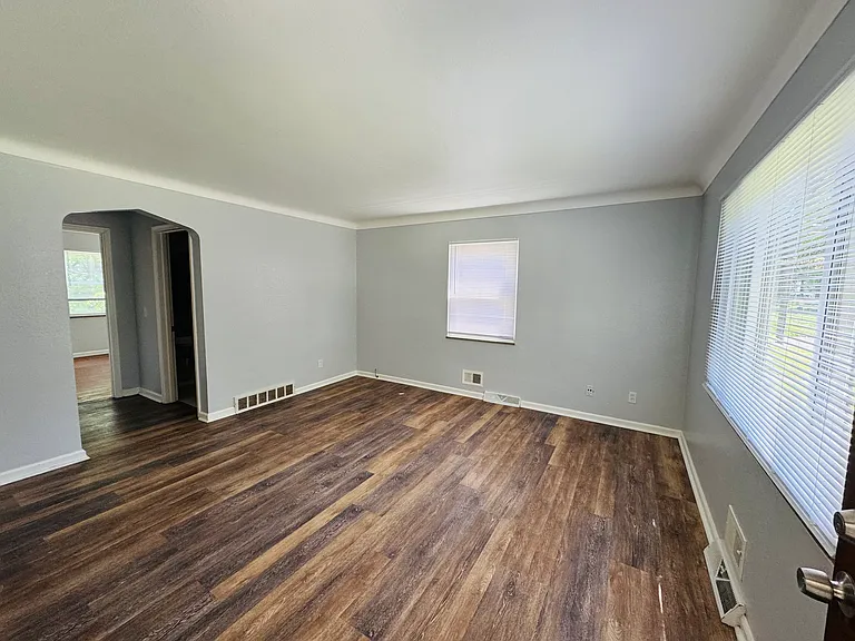 1706 Perth St — Photo 2