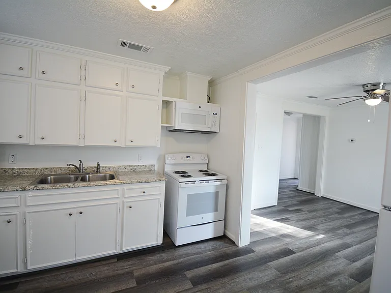 514 W Jefferson St — Photo 7