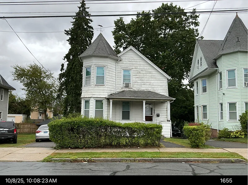 3 bed, 1555 sqft, $3,025 — Photo 1