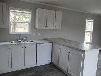 5th image of 52610 Vanburen Dr