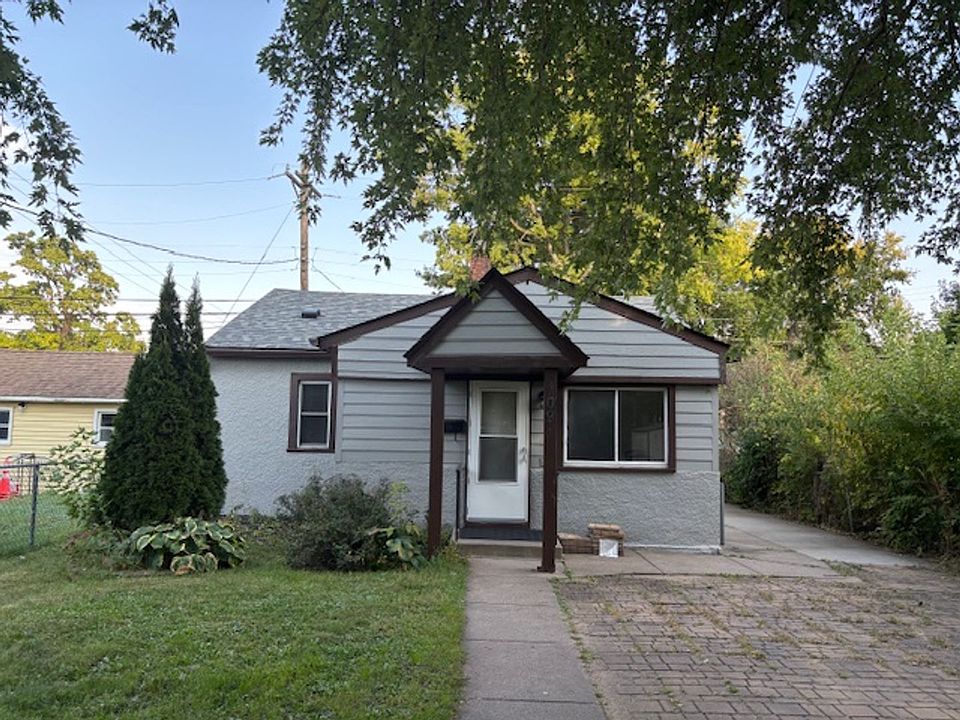 1st image of 109 14th Ave S