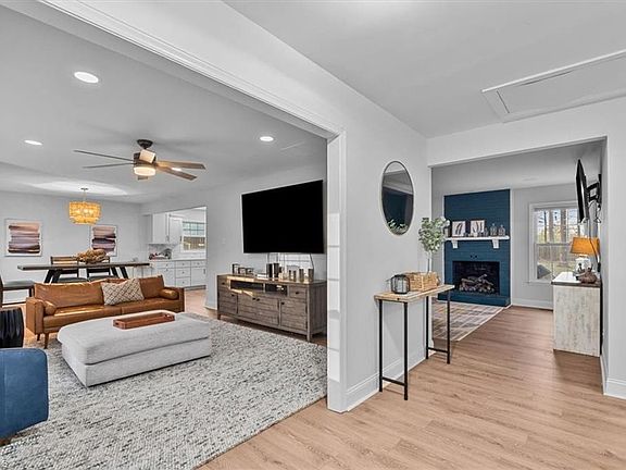4th image of 1 Bent Oak Ct