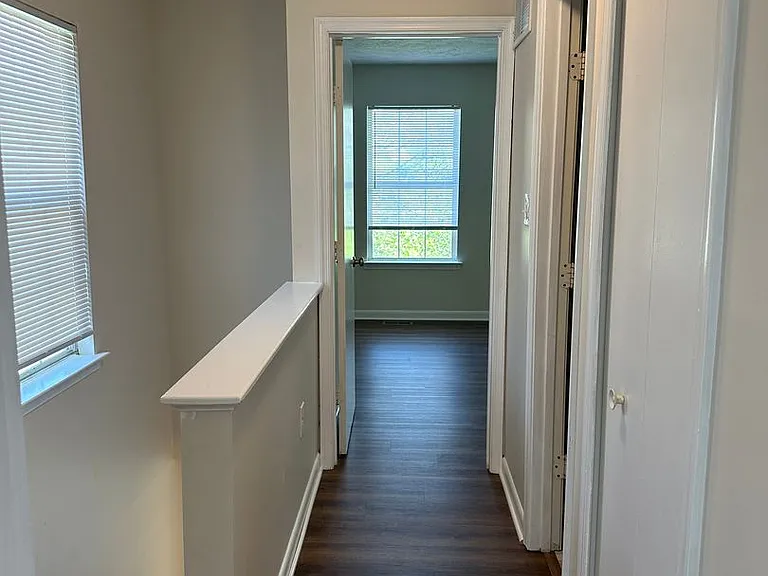 327 Georgetowne Ct — Photo 13