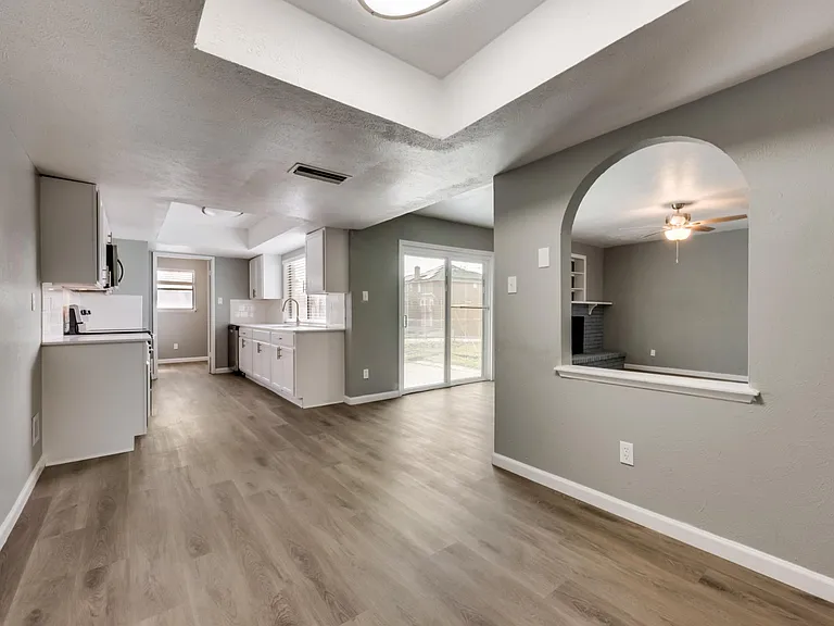 2129 Lewis Trl — Photo 10