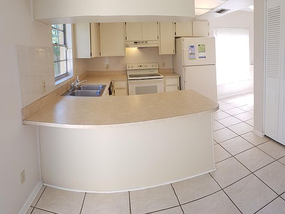 4th image of 1922 Crown Park Dr