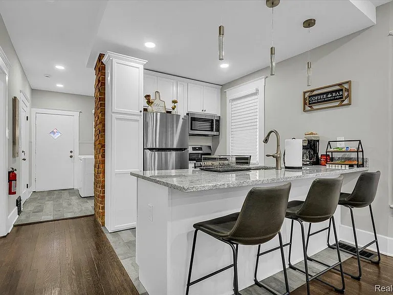 5238 Commonwealth St — Photo 11