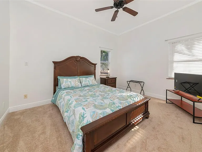 681 Avenida De Mayo — Photo 39