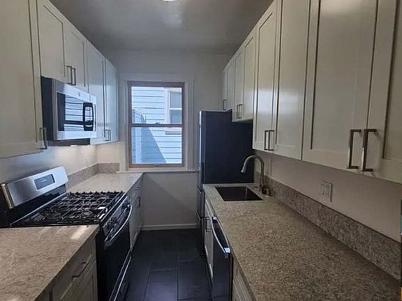 2nd image of 1400 Greenwich St #1