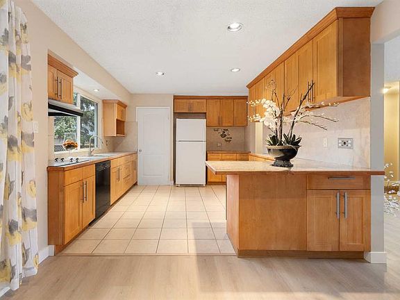 5th image of 4823 E Vanguard Rd NW