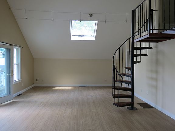 4th image of 13 Spring St #A