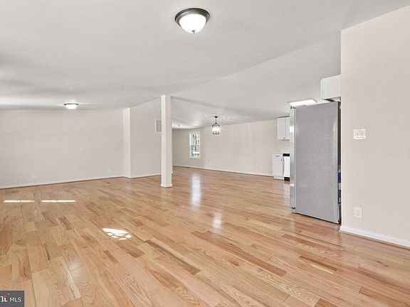 4th image of 208 Marengo Ct