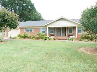 1526 3rd St NW, Hickory, NC 28601