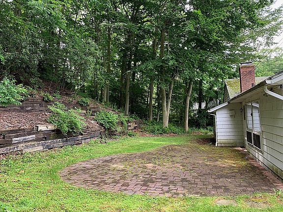 4th image of 25 Hemlock Dr