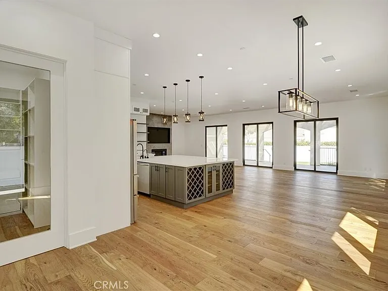 5520 Woodlake Ave — Photo 13