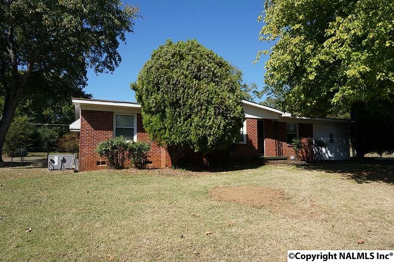 1st image of 2409 Crestwood Dr SW