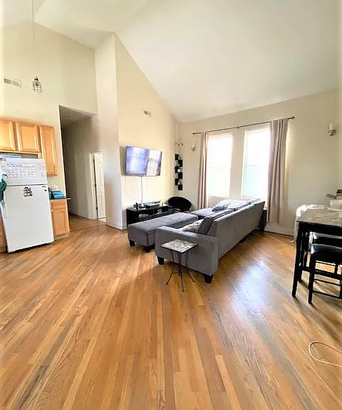2305 W Grand Ave — Photo 2