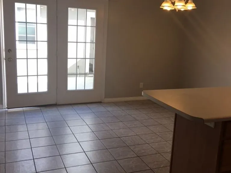 75 Hampton Pl — Photo 3