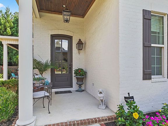 2nd image of 2660 McLean Cir
