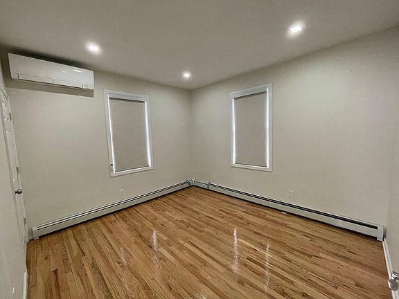3rd image of 450 Home Ave #1