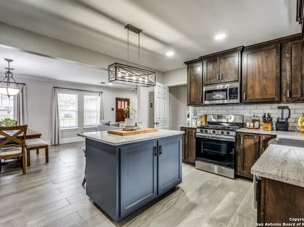 60 VAUGHAN PL, San Antonio, TX 78201