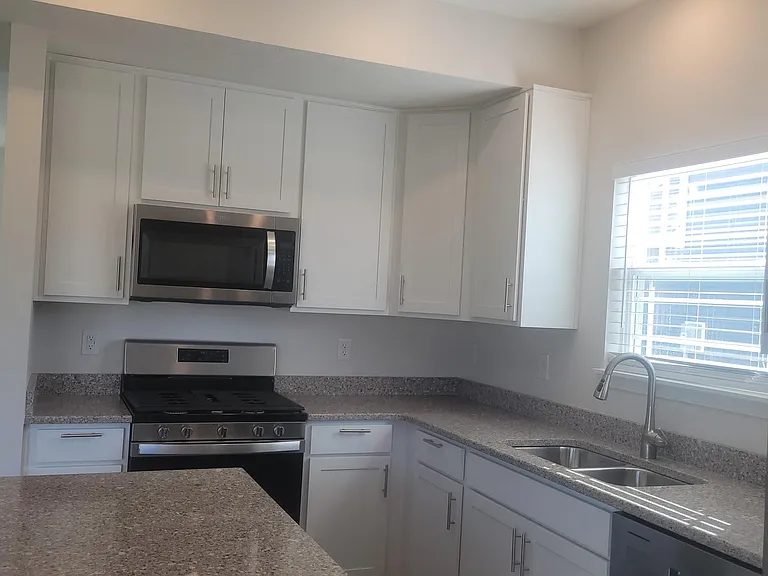 6724 Cardiff Dr — Photo 36