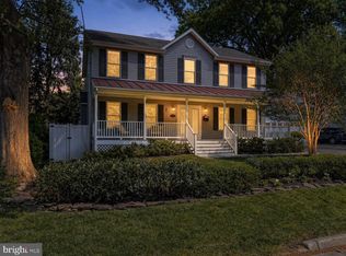 909 19th St S, Arlington, VA 22202