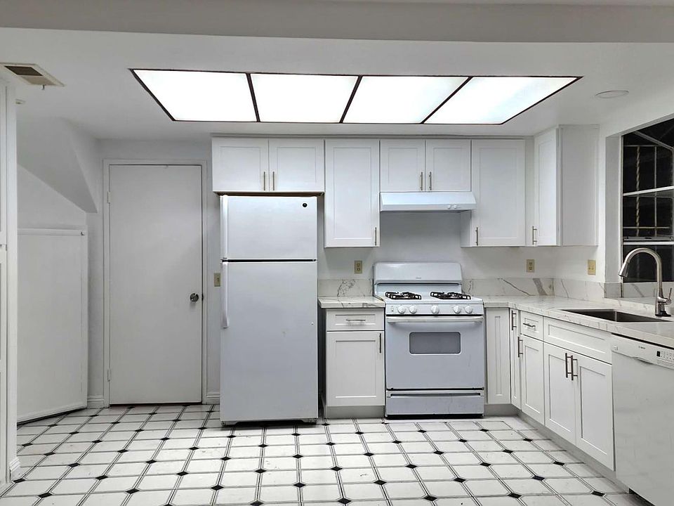 1st image of 1692 Parkland Way